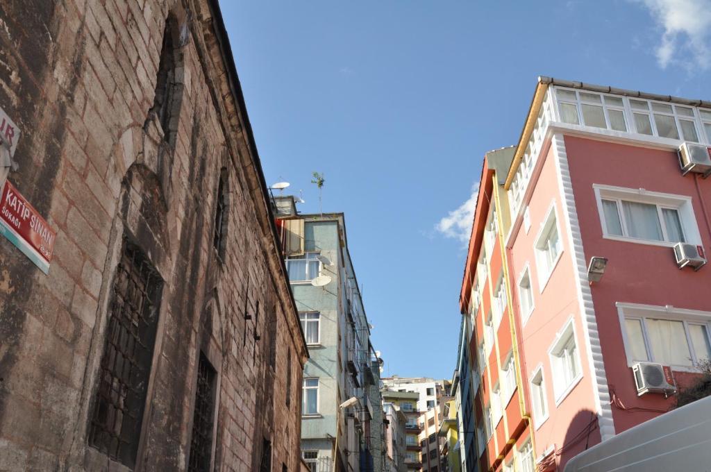 Huxley Hotel And Aparts Old City — Photos 3
